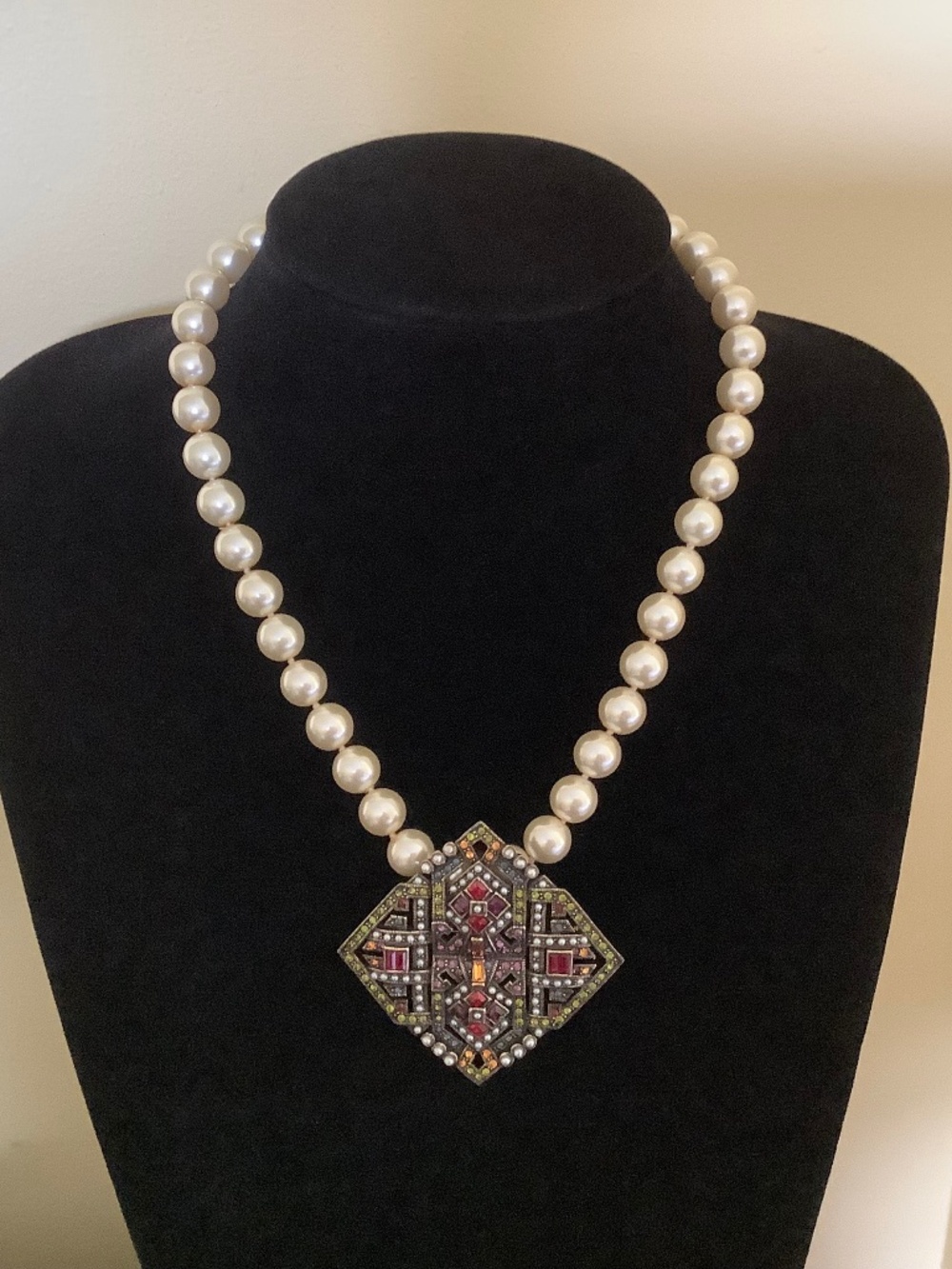 HEIDI DAUS Artful Sophistication'Brooch Pendant Glass Pearl Necklace Ivory Multi